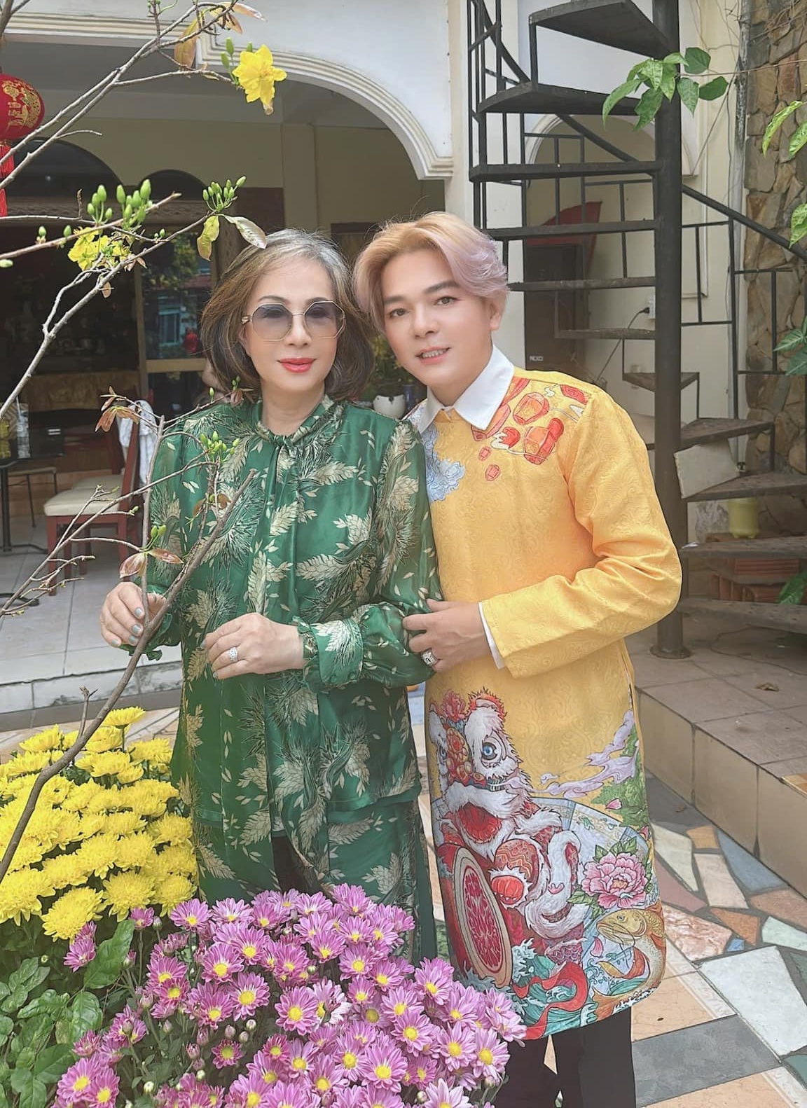 Nam nghệ sĩ cưới vợ giàu hơn 8 tuổi, giấu suốt 20 năm, U60 không có con vẫn yêu và hôn vợ mỗi ngày- Ảnh 5.