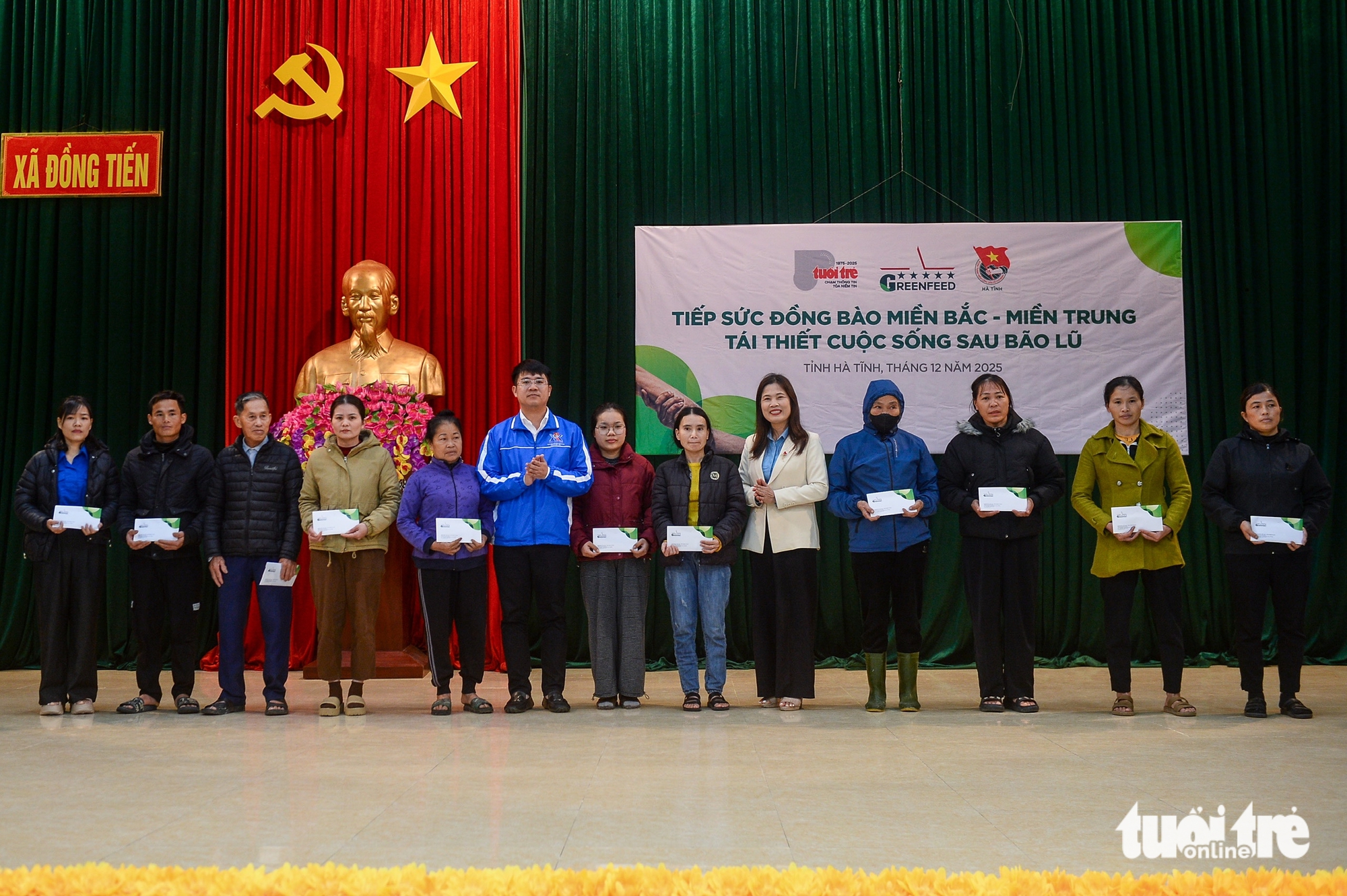 Báo Tuổi Trẻ cùng GREENFEED trao 1,2 tỉ đồng cho người dân Hà Tĩnh bị ảnh hưởng bởi bão lũ 4 báo Tuổi Trẻ - Ảnh 5.