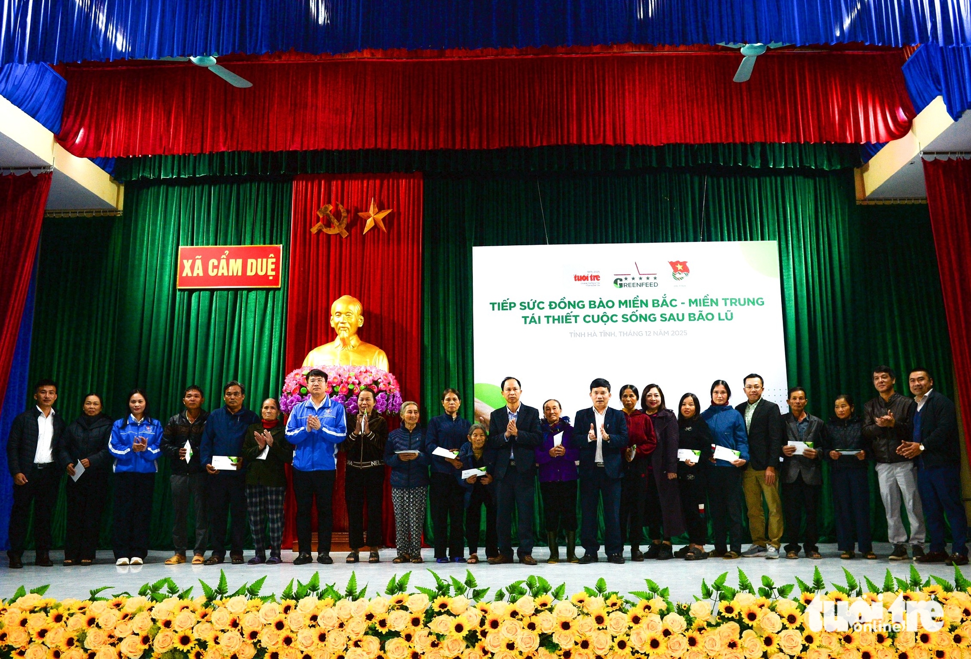 Báo Tuổi Trẻ cùng GREENFEED trao 1,2 tỉ đồng cho người dân Hà Tĩnh bị ảnh hưởng bởi bão lũ 6 báo Tuổi Trẻ - Ảnh 7.