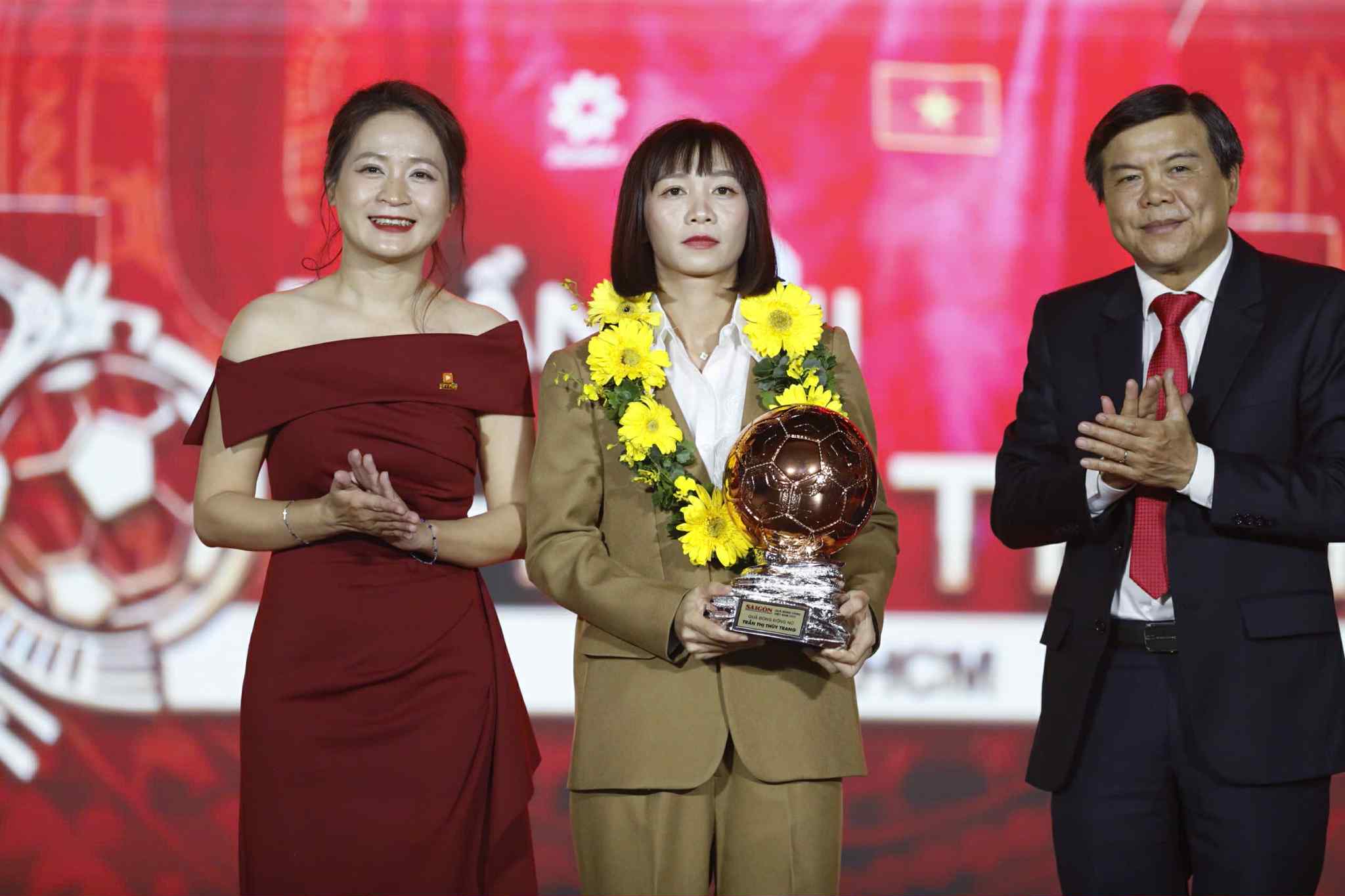 Lễ trao giải Quả bóng vàng Việt Nam 2025: Đình Bắc đoạt Quả bóng bạc - Ảnh 2.