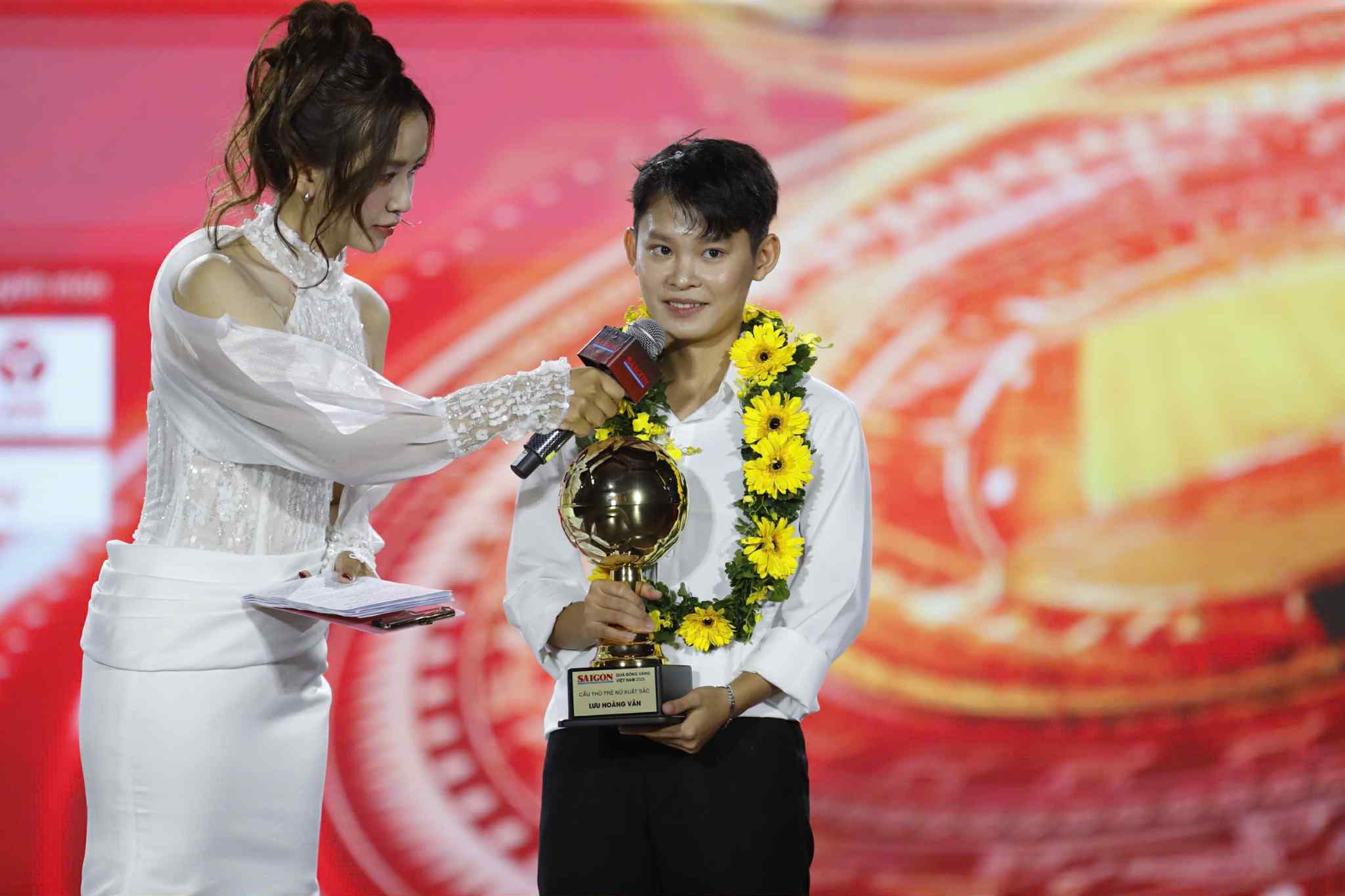 Lễ trao giải Quả bóng vàng Việt Nam 2025: Đình Bắc đoạt Quả bóng bạc - Ảnh 5.