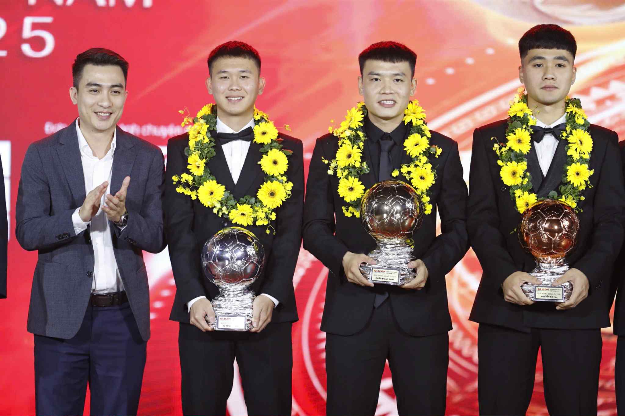 Lễ trao giải Quả bóng vàng Việt Nam 2025: Đình Bắc đoạt Quả bóng bạc - Ảnh 4.