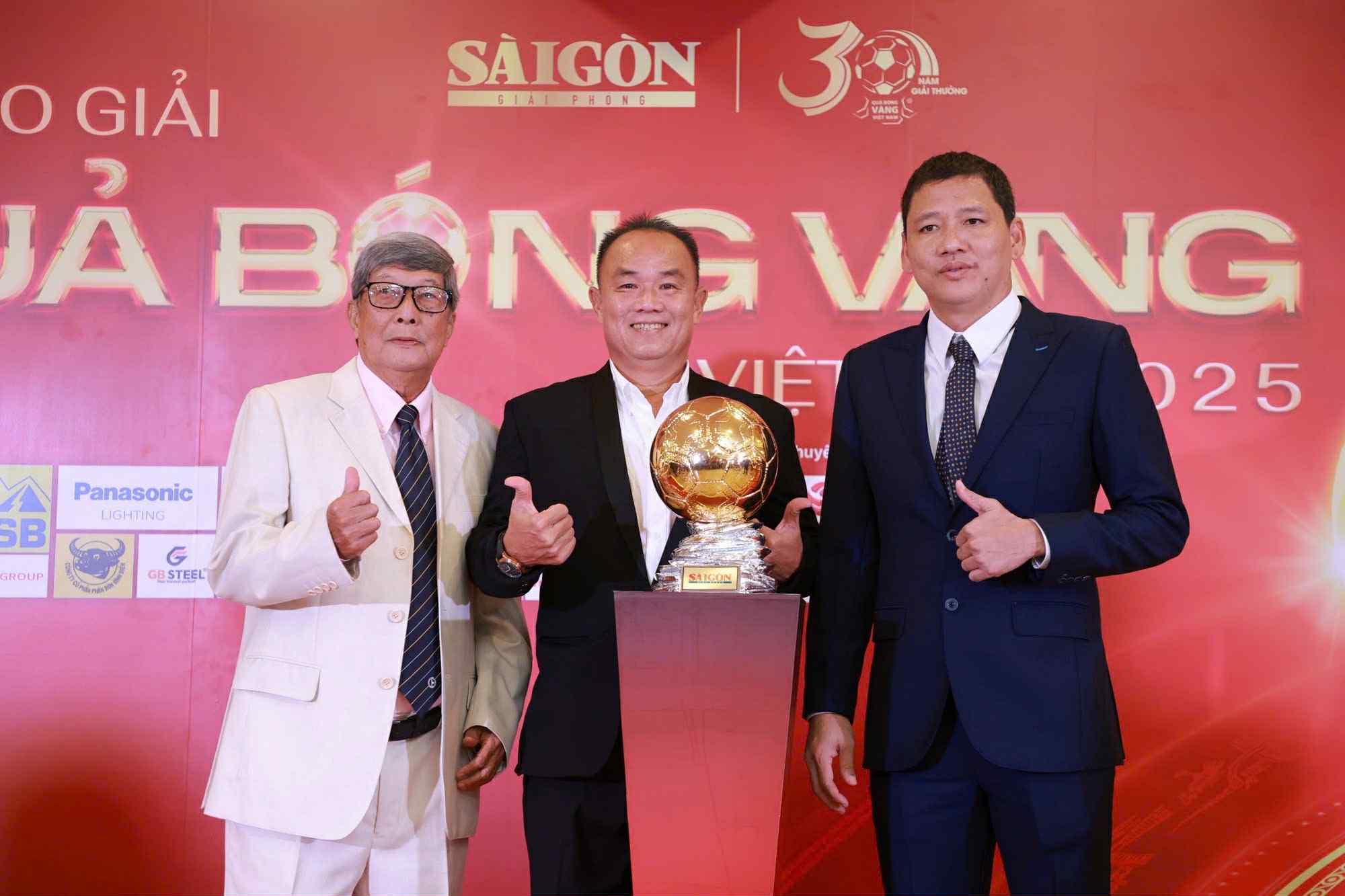 Lễ trao giải Quả bóng vàng Việt Nam 2025: Đình Bắc đoạt Quả bóng bạc - Ảnh 12.