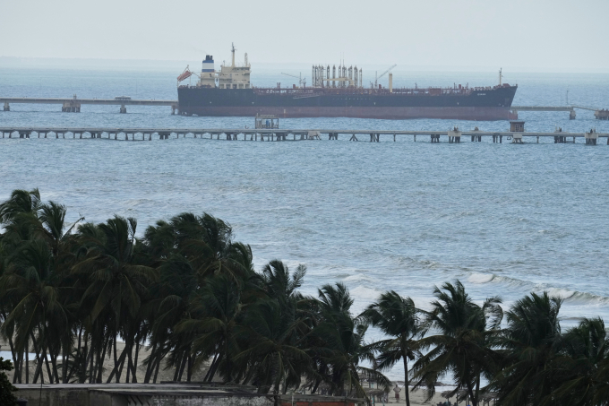 Tàu chở dầu Evana neo đậu ở cảng El Palito tại Puerto Cabello, Venezuela ngày 21/12. Ảnh: AP