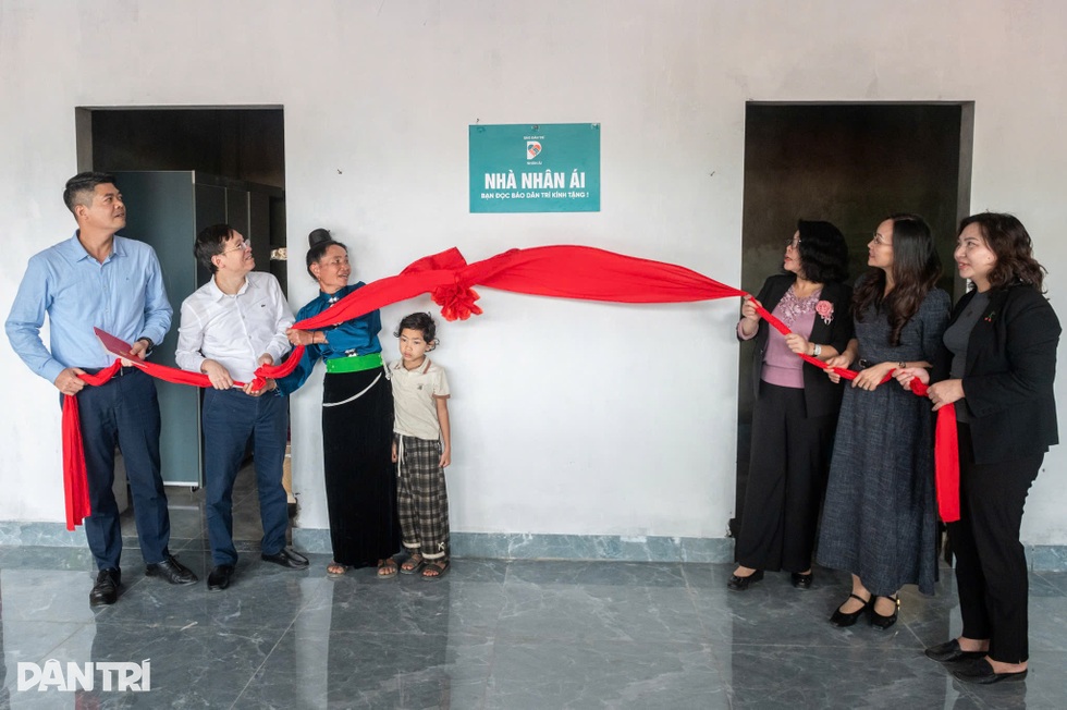 Niềm vui an cư của người nghèo giữa núi rừng Điện Biên - 2