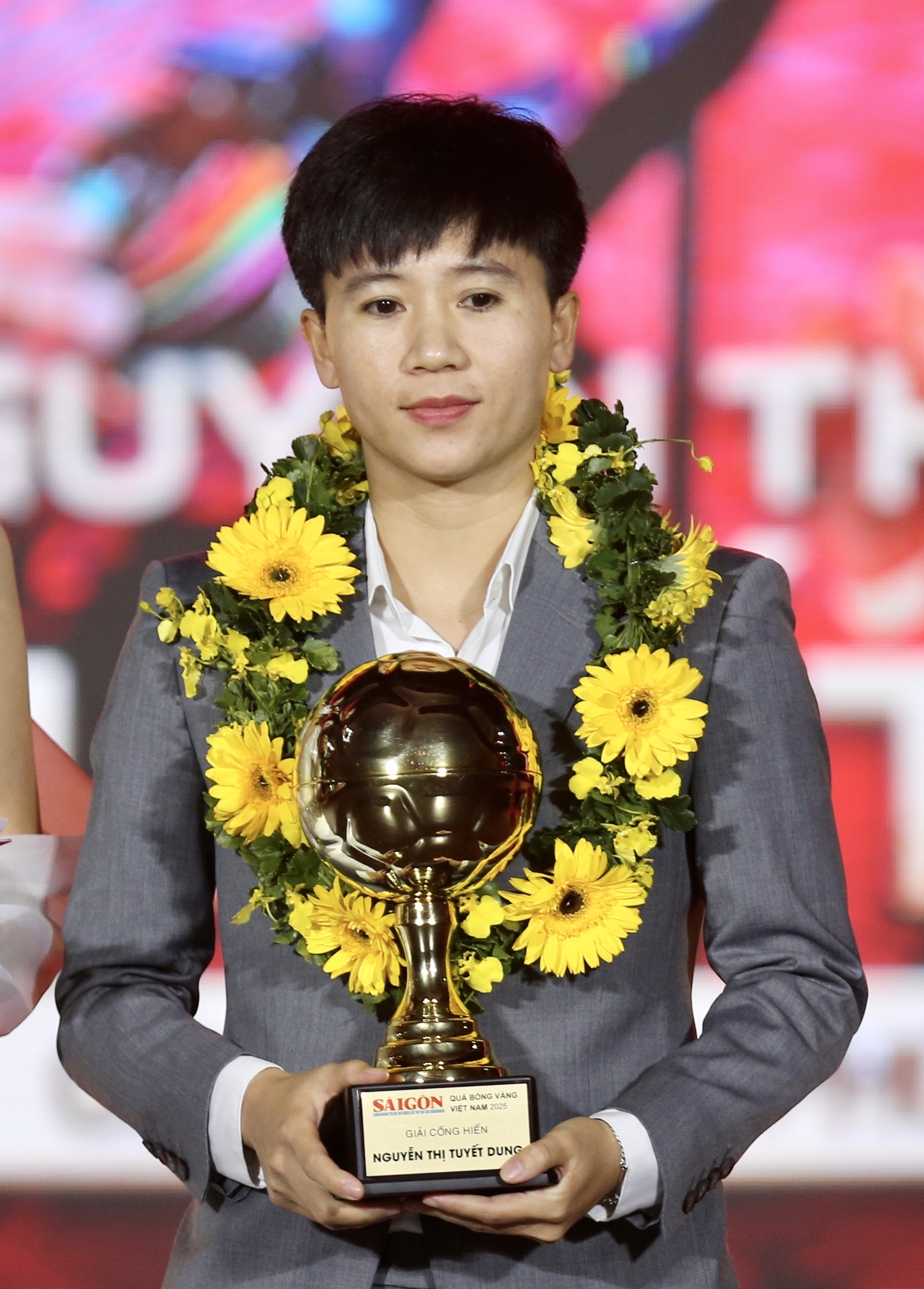 Hoàng Đức lập hat-trick Quả bóng vàng Việt Nam, Bích Thùy lần đầu nhận Quả bóng vàng nữ- Ảnh 4.