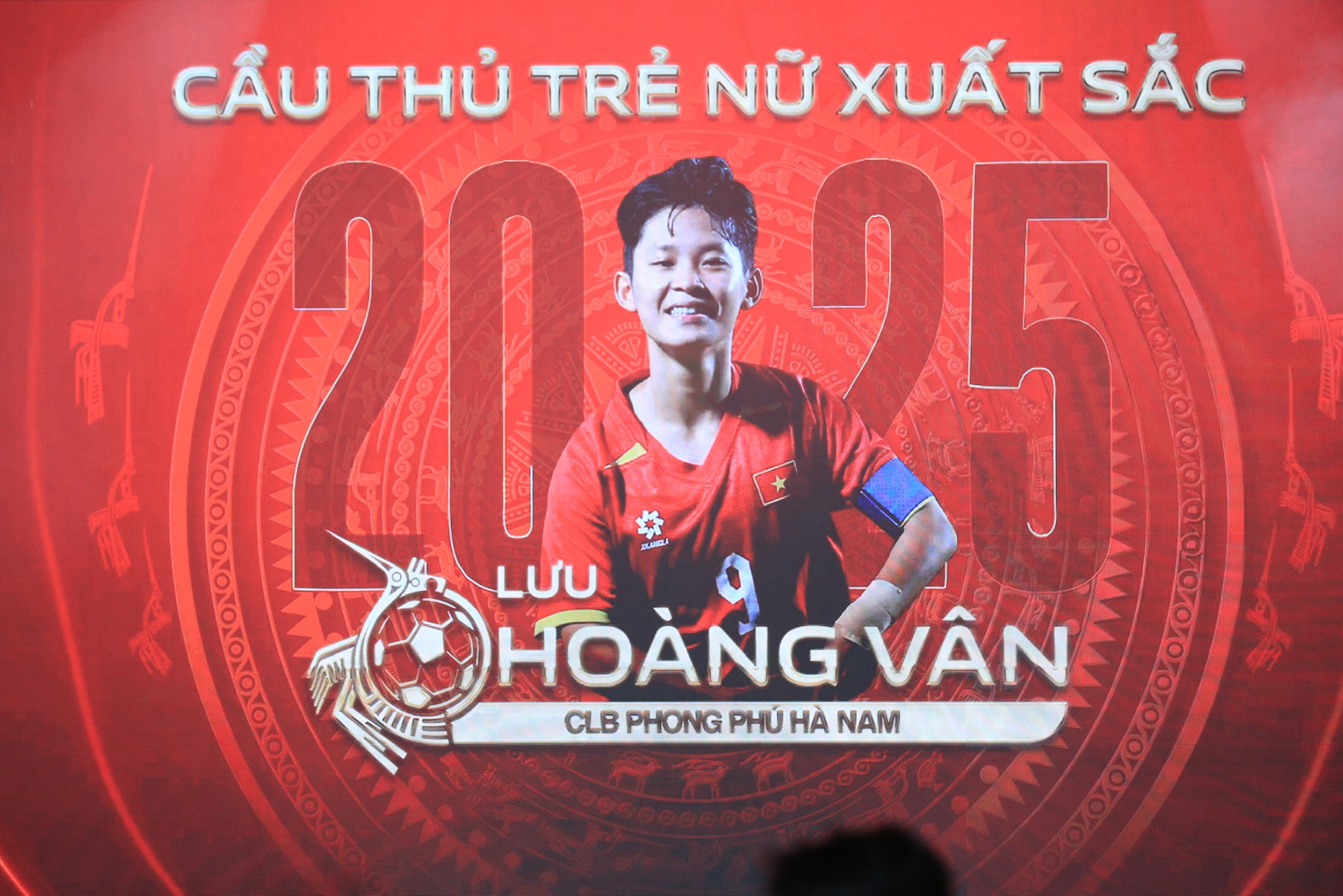 Hoàng Đức lập hat-trick Quả bóng vàng Việt Nam, Bích Thùy lần đầu nhận Quả bóng vàng nữ- Ảnh 5.