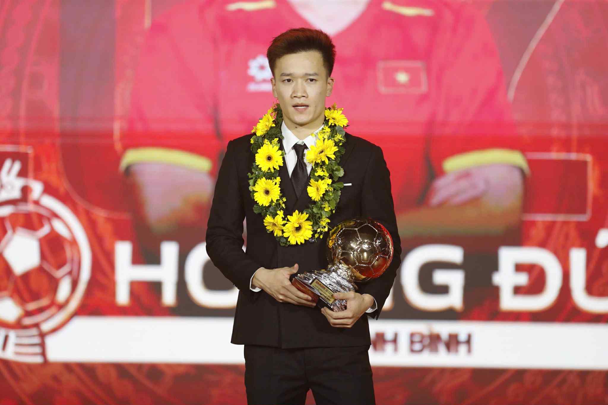 Hoàng Đức, Bích Thùy đoạt Quả bóng vàng Việt Nam 2025 - Ảnh 3.