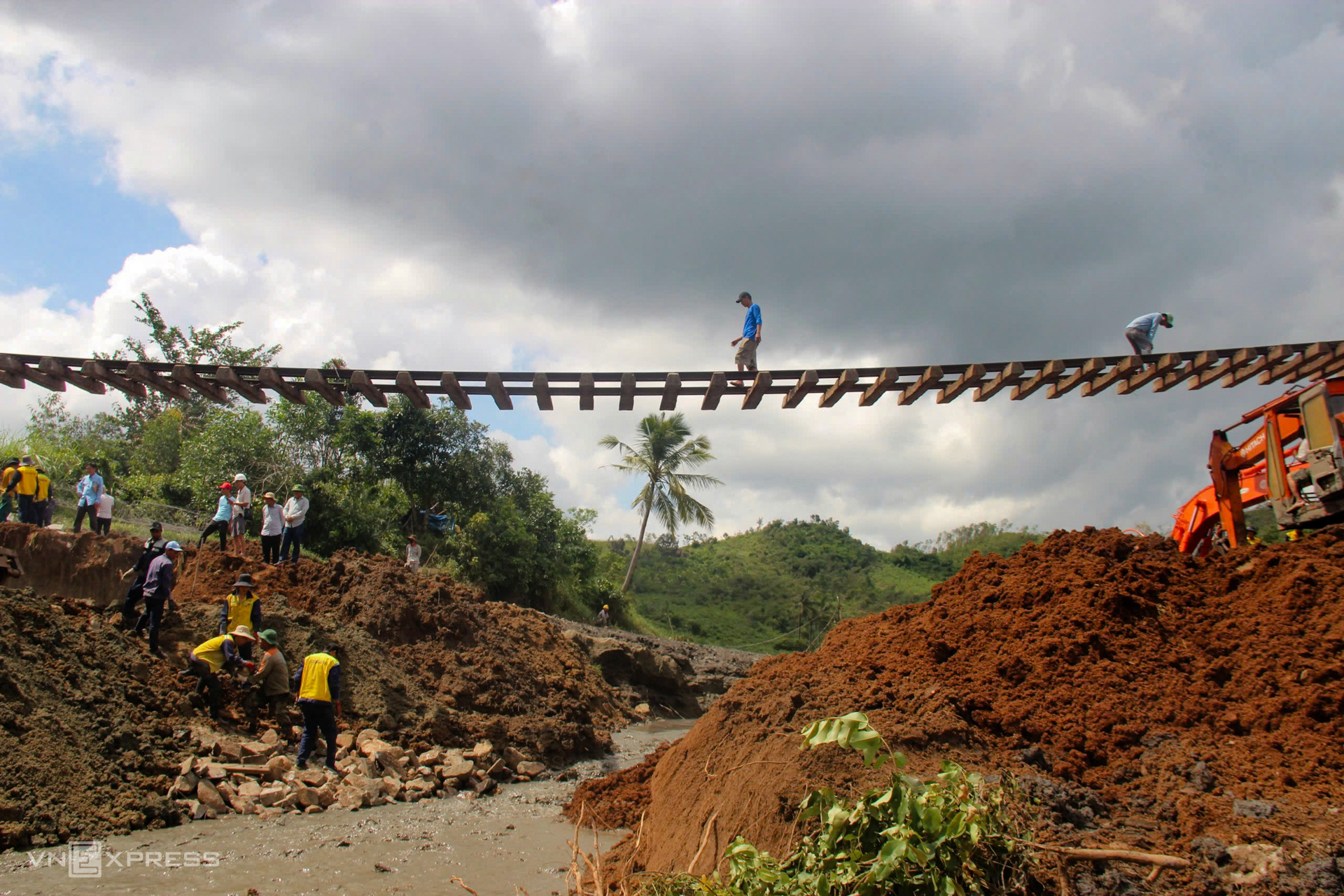 1766801562 145 Mua lu 2025 qua anh