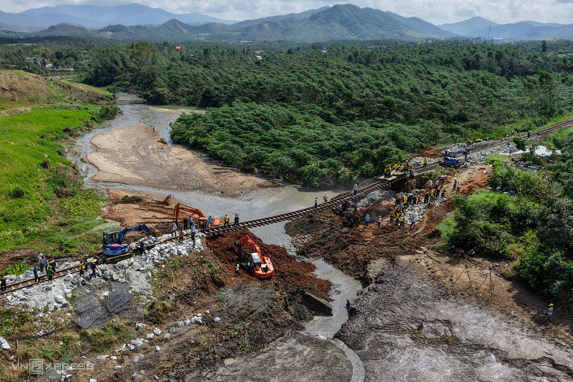 1766801563 335 Mua lu 2025 qua anh