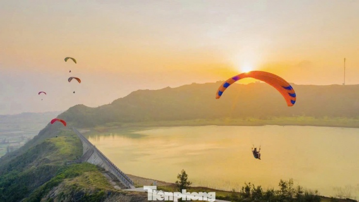 Lý Sơn rất đẹp, vì sao không hút khách? 5 Đảo Lý Sơn sẽ chuyển mình trở thành thiên đường nghỉ dưỡng nếu được quan tâm đầu tư mạnh về cơ sở hạ tầng, tạo ra sản phẩm du lịch đặc sắc.