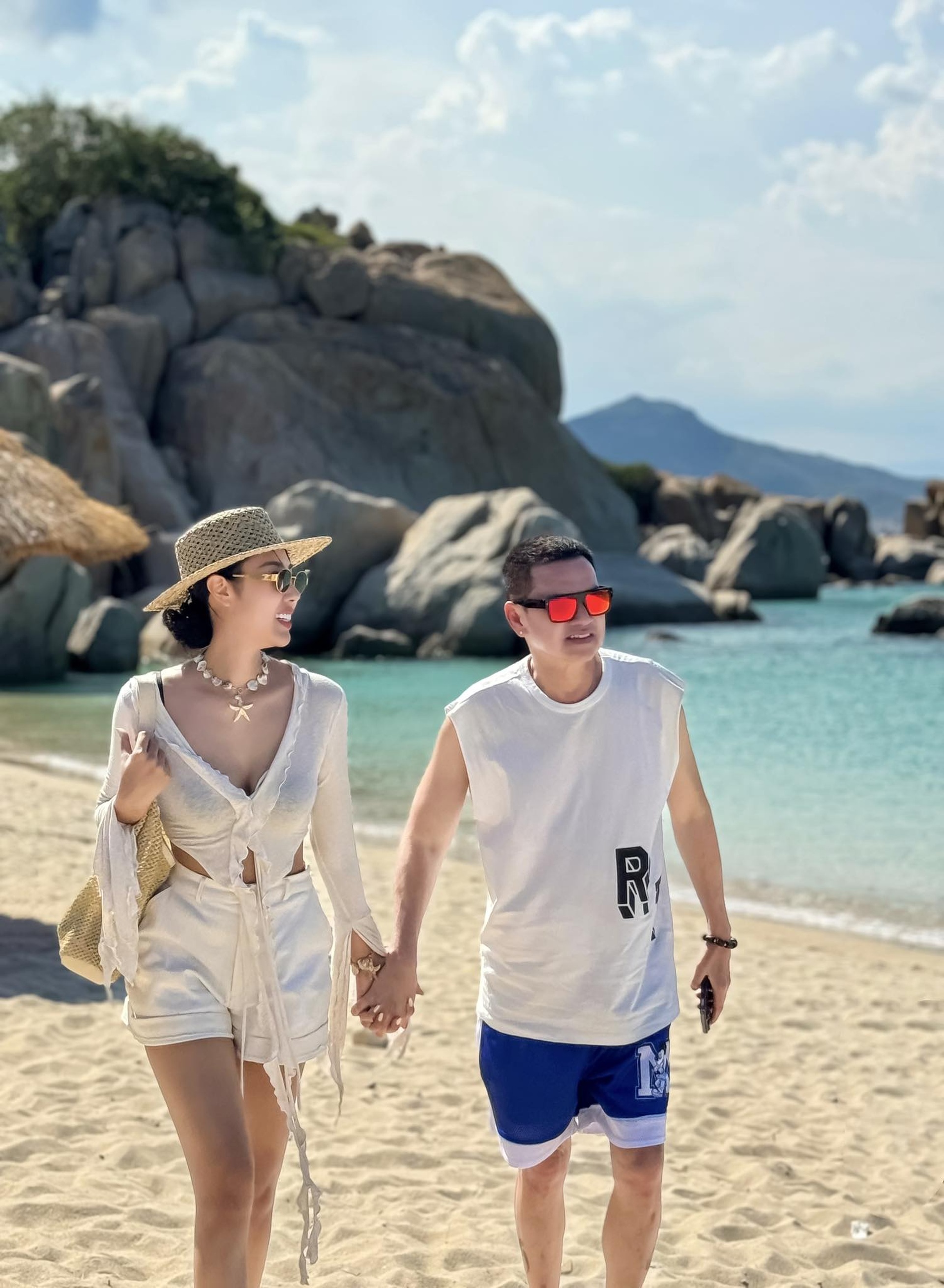 Nghệ sĩ Quang Minh tuổi 66: Có con 1 tuổi, bình yên bên bạn gái kém 37 tuổi - 7