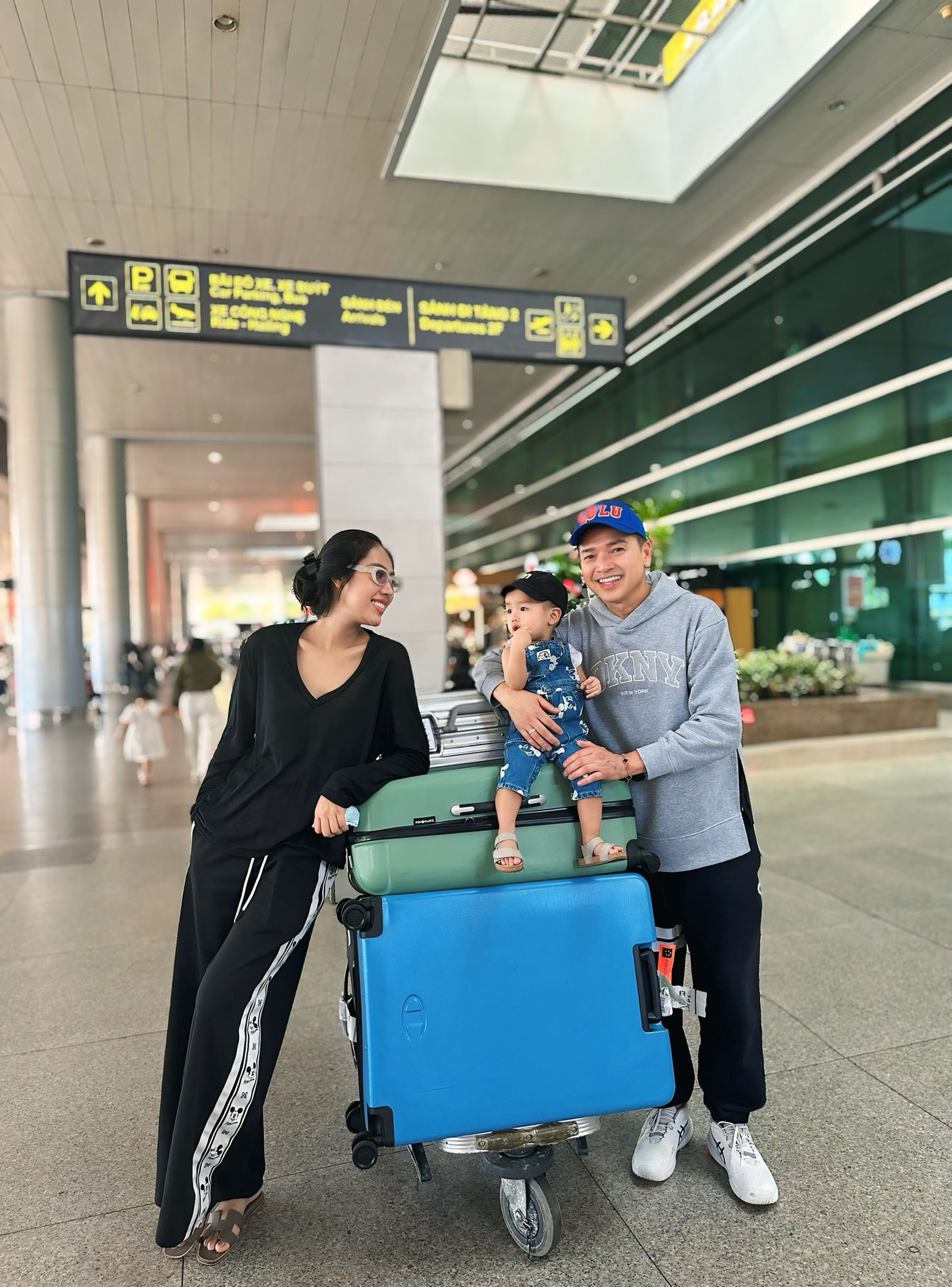 Nghệ sĩ Quang Minh tuổi 66: Có con 1 tuổi, bình yên bên bạn gái kém 37 tuổi - 10