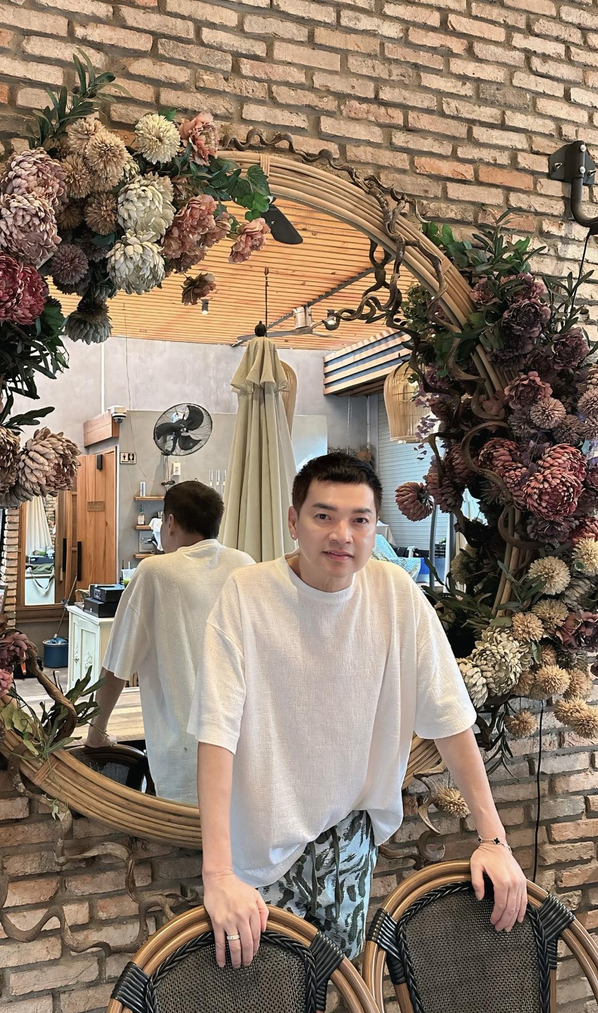 Nghệ sĩ Quang Minh tuổi 66: Có con 1 tuổi, bình yên bên bạn gái kém 37 tuổi - 13