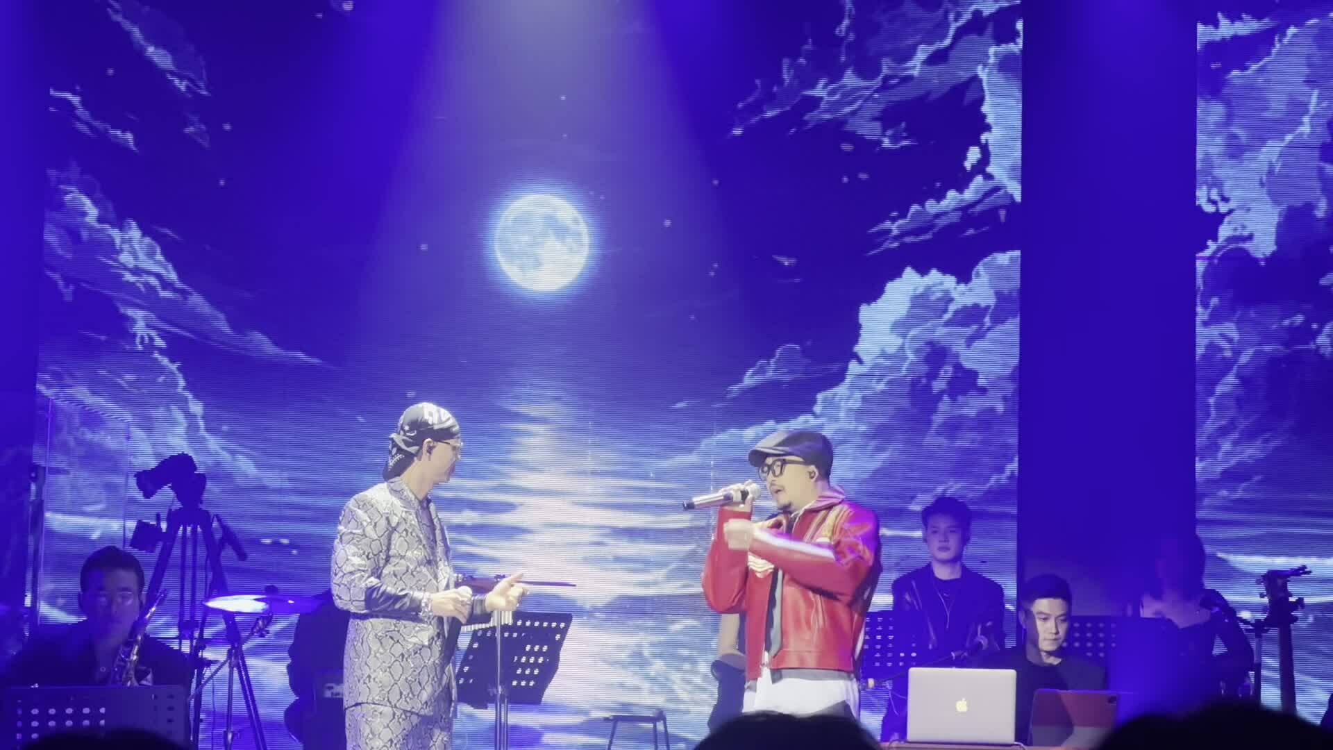 Phan Đinh Tùng, Hà Lê hát 'Biển nhớ'