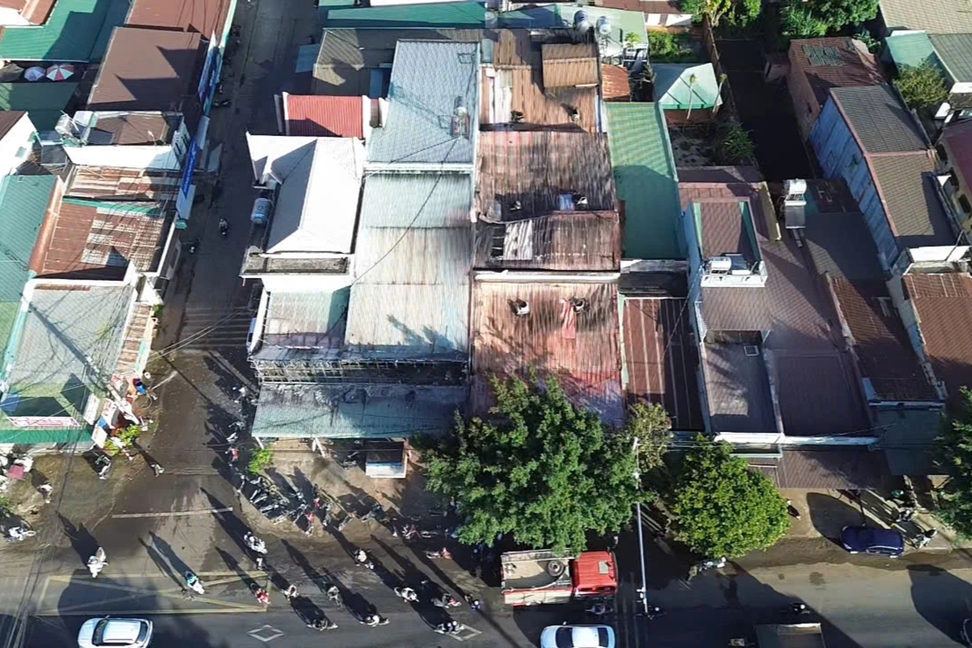 Vụ cháy 4 người tử vong: Bố ôm chặt che chắn, con 1 tháng tuổi thoát chết - 5