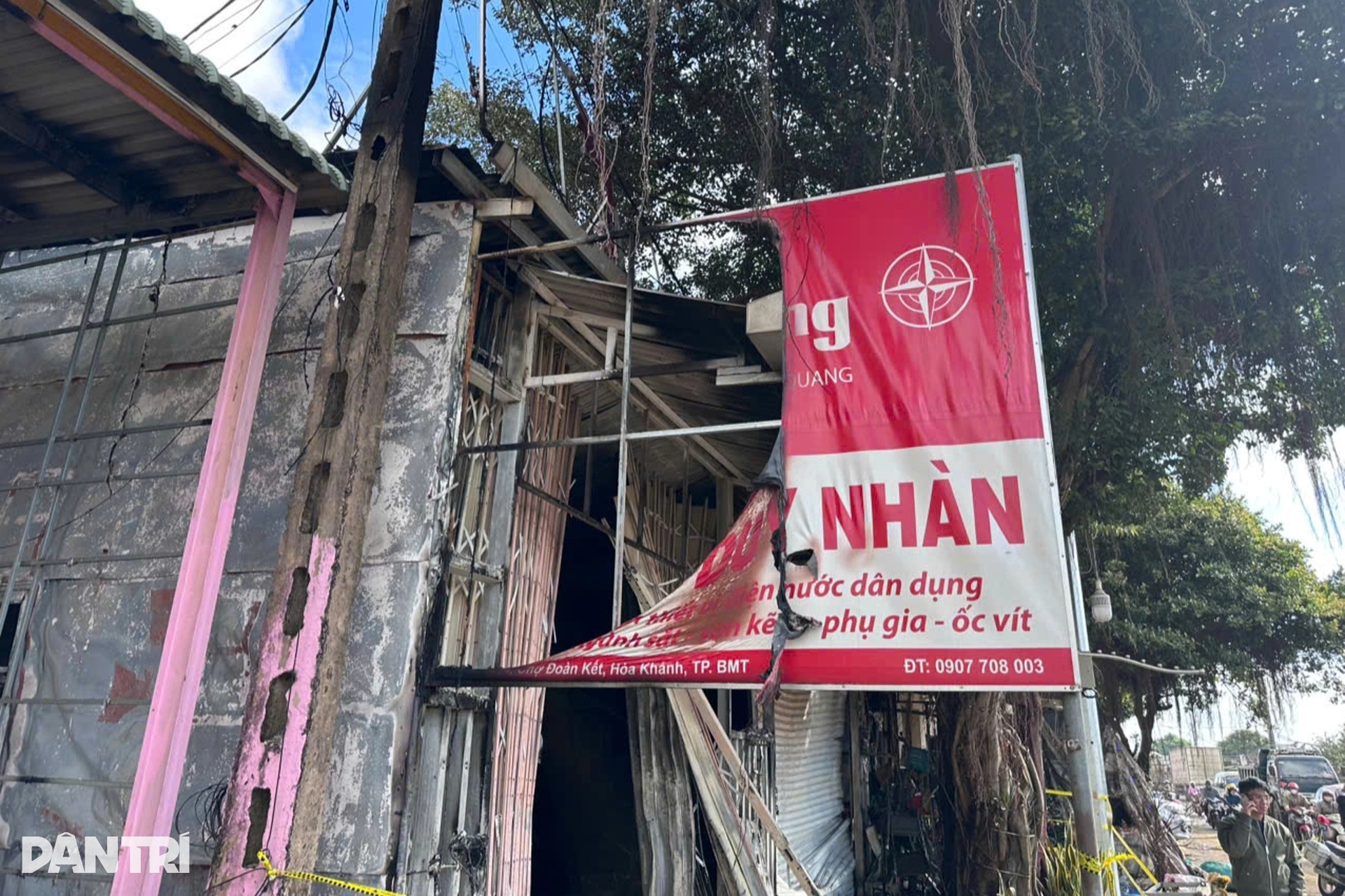 Vụ cháy 4 người tử vong: Bố ôm chặt che chắn, con 1 tháng tuổi thoát chết - 6