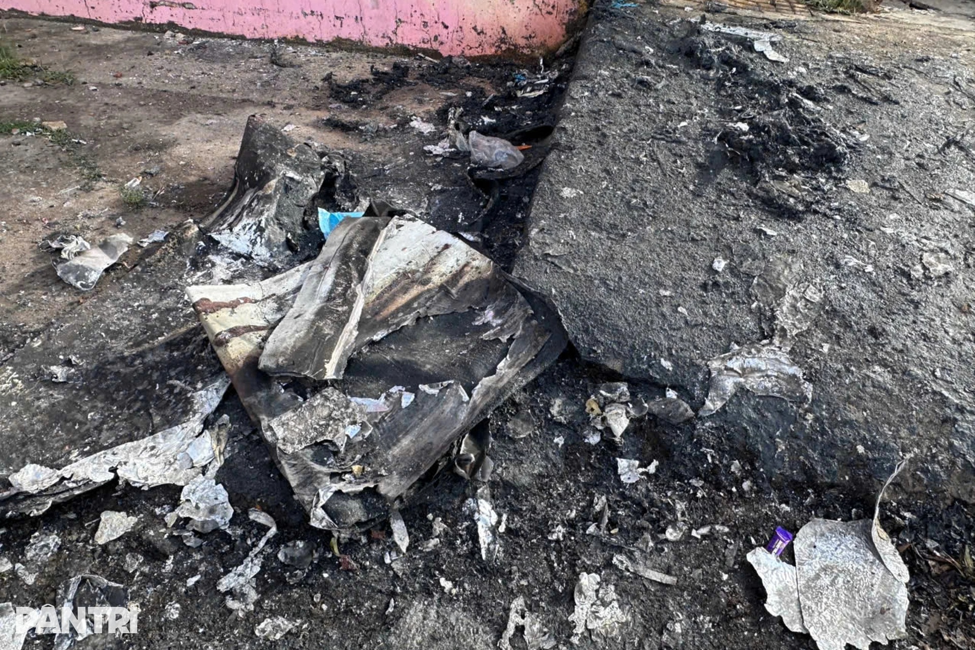 Vụ cháy 4 người tử vong: Bố ôm chặt che chắn, con 1 tháng tuổi thoát chết - 7