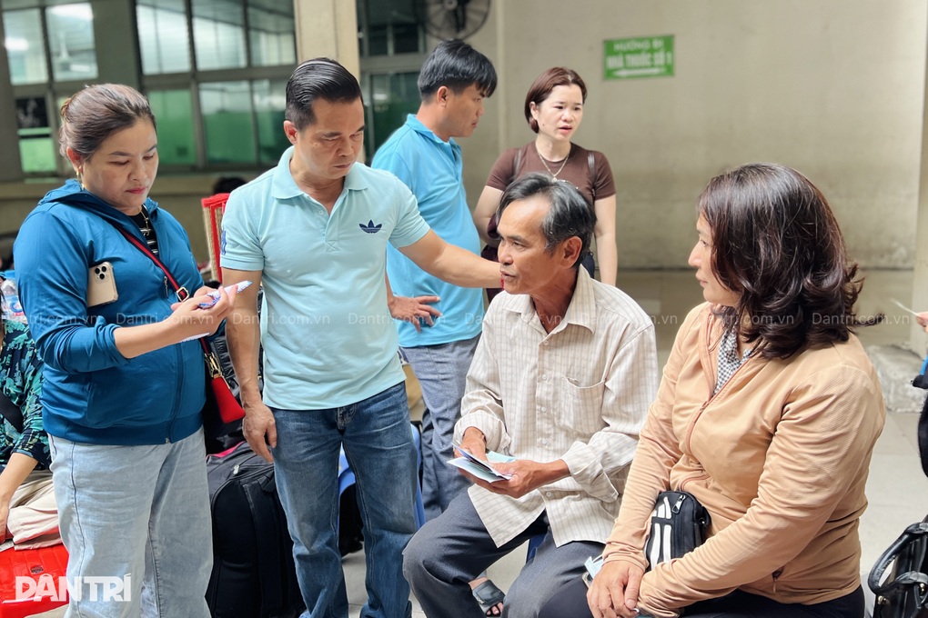 Mất một chân sau tai nạn, tài xế bật khóc lo cha mẹ già, con nhỏ - 2