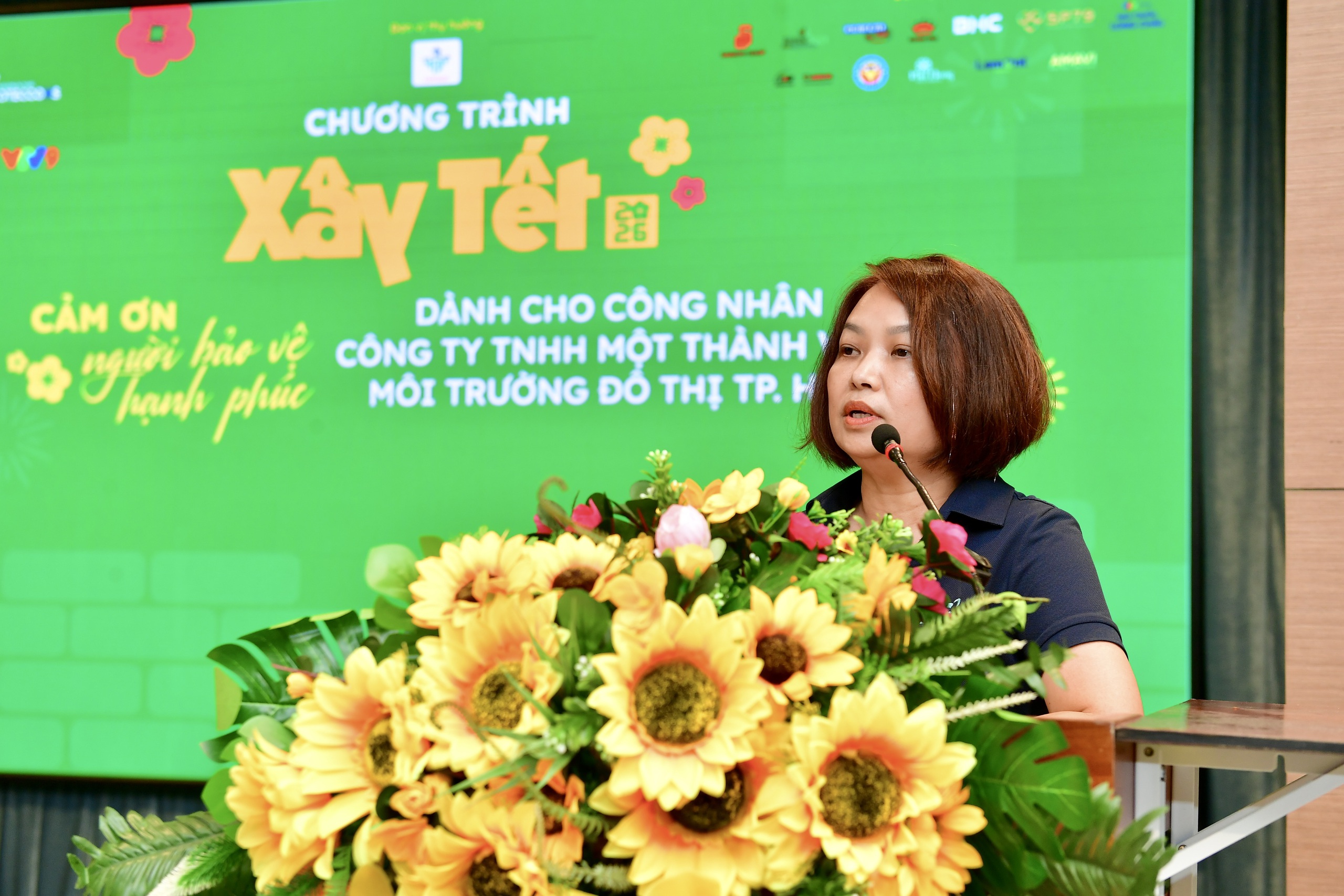 TP.HCM tặng 7.500 vé máy bay, tàu xe cho lao động về quê đón tết - Ảnh 3.