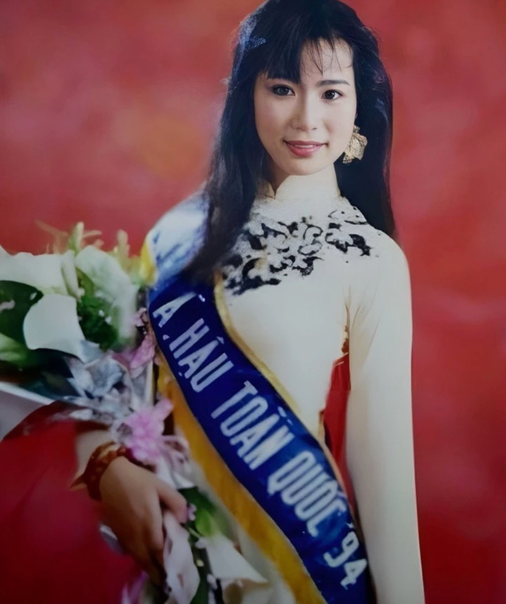 Á hậu Việt học tiến sĩ ở tuổi 54: Là giám đốc sân khấu kịch, hôn nhân viên mãn- Ảnh 2.