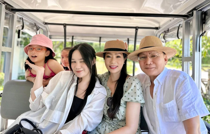 Á hậu Việt học tiến sĩ ở tuổi 54: Là giám đốc sân khấu kịch, hôn nhân viên mãn- Ảnh 5.