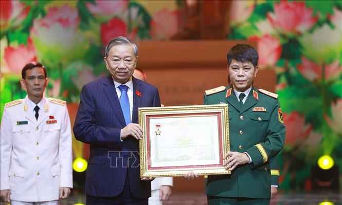 Tổng Bí thư Tô Lâm tôn vinh những bông hoa đẹp nhất trong thi đua yêu nước - Ảnh 5.