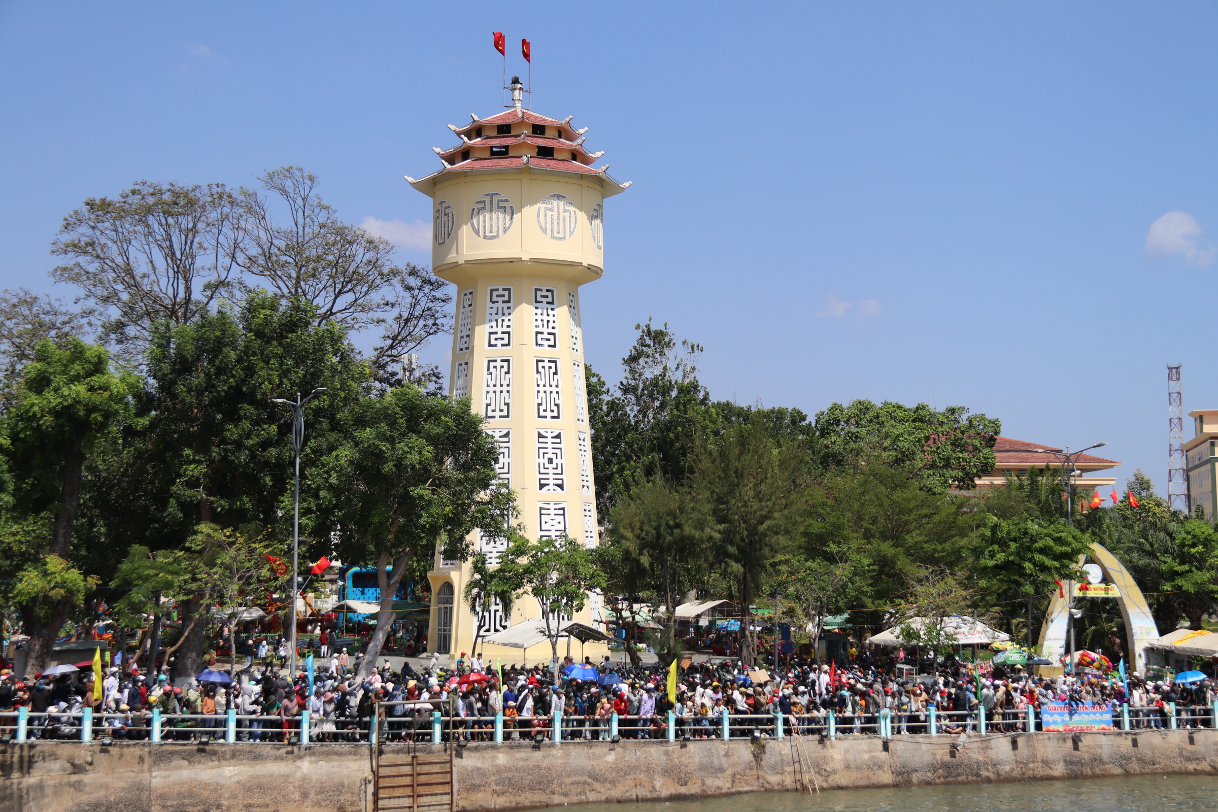 Thu nhập bình quân người dân Phan Thiết đạt gần 3 . 000 USD Sau sáp nhập - Ảnh 3. Thu nhập bình quân người dân Phan Thiết đạt gần 3 . 000 USD Sau sáp nhập - Ảnh 3.