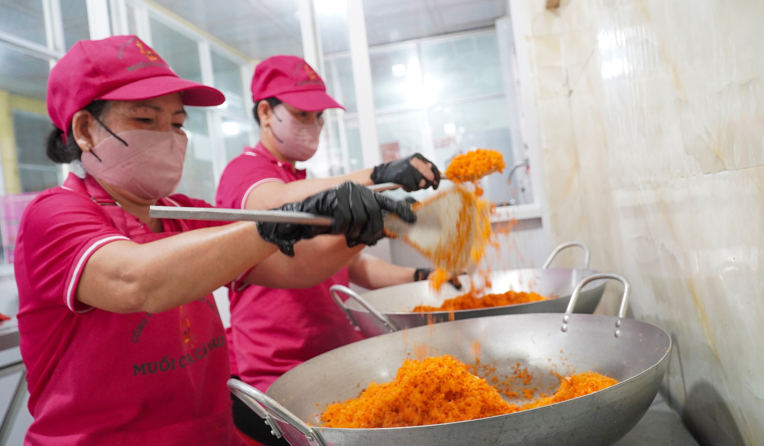 Độc đáo muối cua Cà Mau - Ảnh 3.