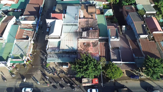 Căn nhà cháy rộng hơn 4 m, dài khoảng 30 m chỉ có một lối thoát hiểm phía trước. Ảnh: Ngọc Oanh