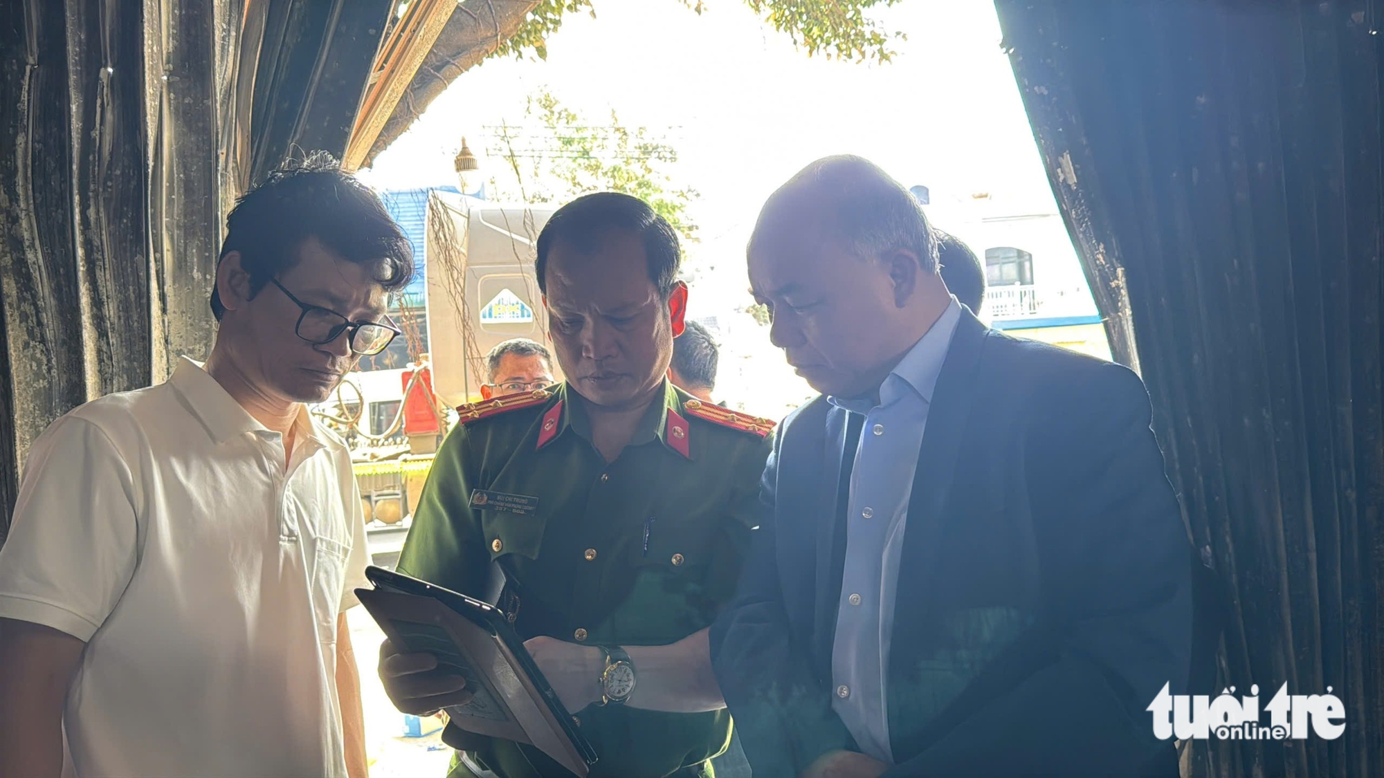 Cháy nhà 4 người chết ở Đắk Lắk: Bé 1 tháng tuổi sống sót nhờ người cha quấn khăn ướt ôm chặt - Ảnh 6.