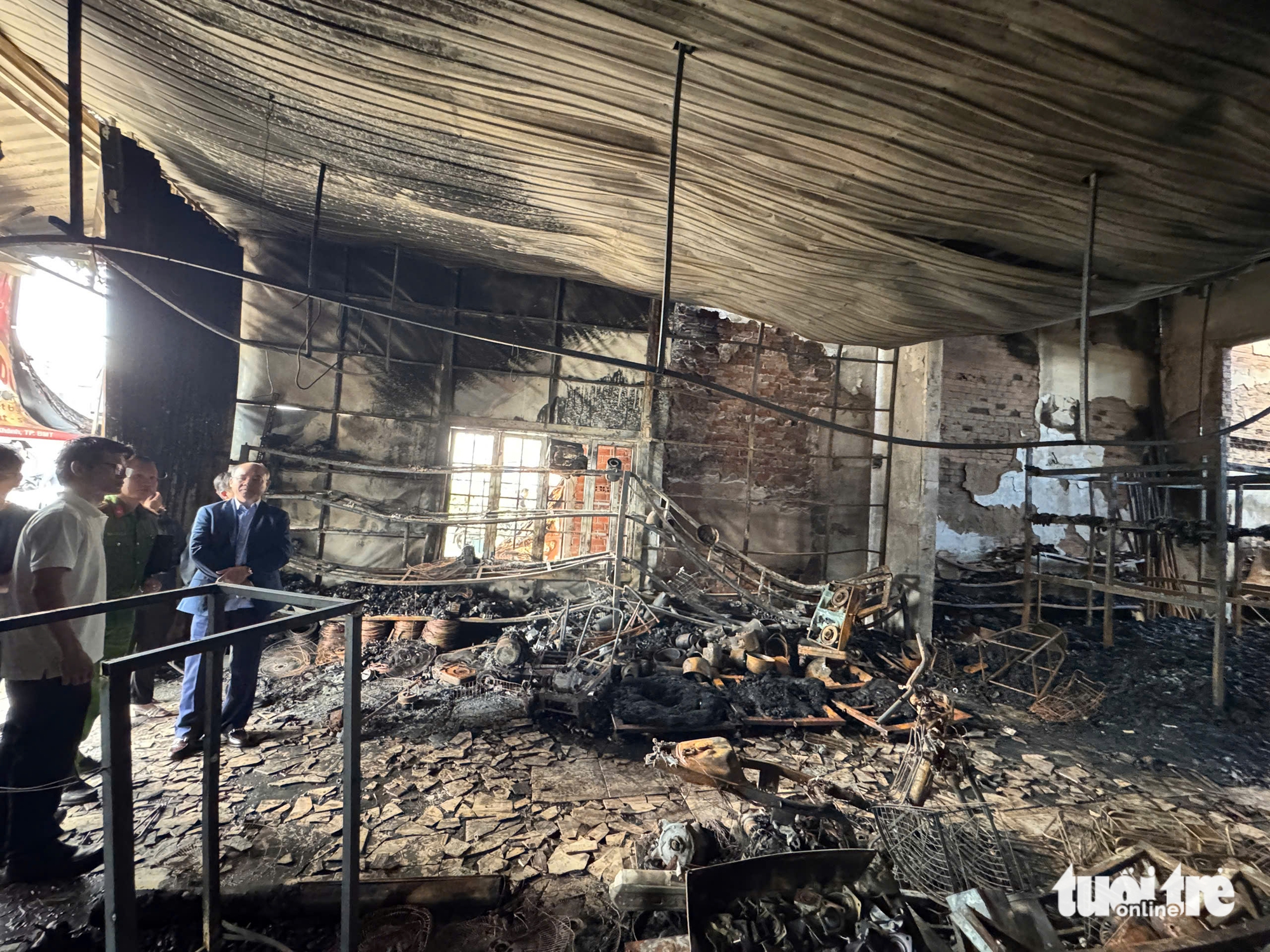 Cháy nhà 4 người chết ở Đắk Lắk: Bé 1 tháng tuổi sống sót nhờ người cha quấn khăn ướt ôm chặt  - Ảnh 5.