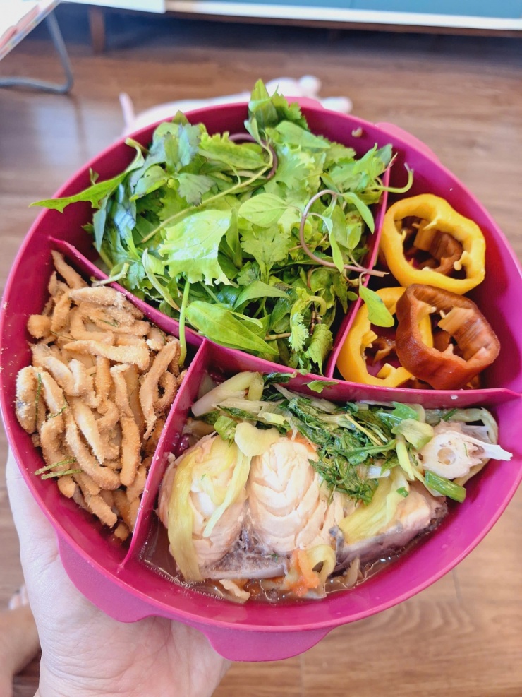 Tự nấu cơm mang đi làm, mẹ 8X giảm 15 kg sau 9 tháng 5 Tự nấu cơm mang đi làm, mẹ 8X giảm 15 kg sau 9 tháng - 4