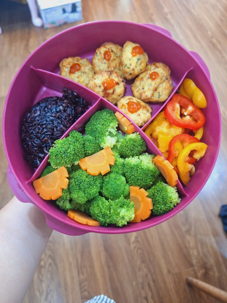 Tự nấu cơm mang đi làm, mẹ 8X giảm 15 kg sau 9 tháng 6 Tự nấu cơm mang đi làm, mẹ 8X giảm 15 kg sau 9 tháng - 5