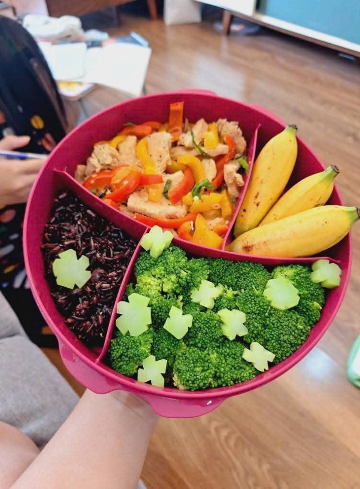 Tự nấu cơm mang đi làm, mẹ 8X giảm 15 kg sau 9 tháng 8 Tự nấu cơm mang đi làm, mẹ 8X giảm 15 kg sau 9 tháng - 7