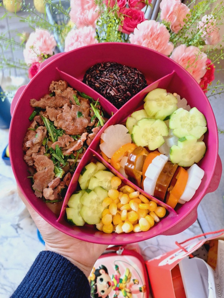 Tự nấu cơm mang đi làm, mẹ 8X giảm 15 kg sau 9 tháng 7 Tự nấu cơm mang đi làm, mẹ 8X giảm 15 kg sau 9 tháng - 6