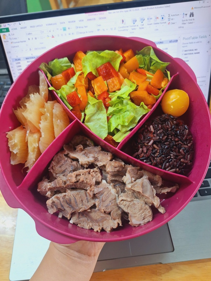 Tự nấu cơm mang đi làm, mẹ 8X giảm 15 kg sau 9 tháng 10 Tự nấu cơm mang đi làm, mẹ 8X giảm 15 kg sau 9 tháng - 9