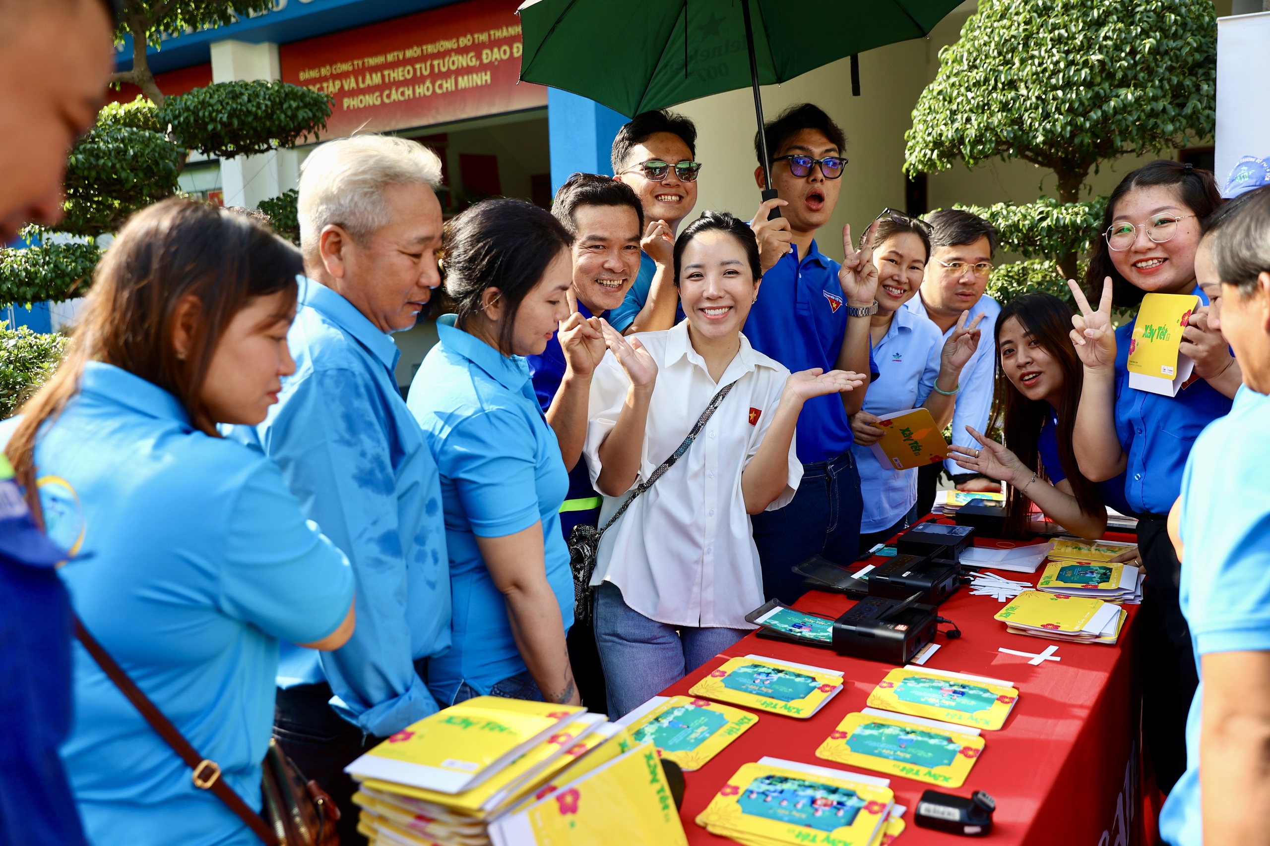 Công nhân vệ sinh TPHCM đón Tết sớm - Ảnh 8.