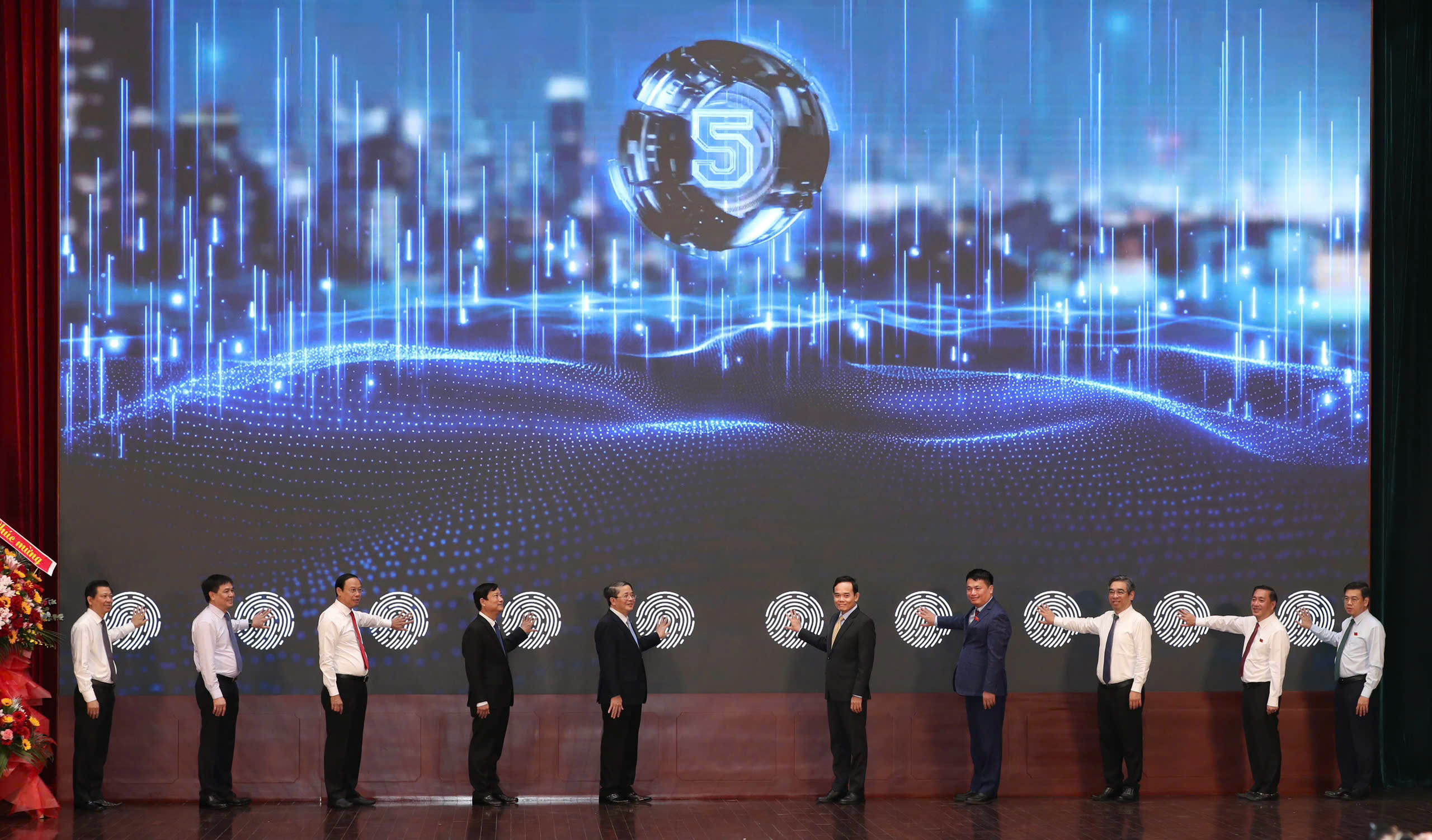 HĐND "không né việc khó"; Trường học cảnh báo lừa đảo 2 Thông tin nổi bật tại TPHCM ngày 27-12: - Ảnh 2.