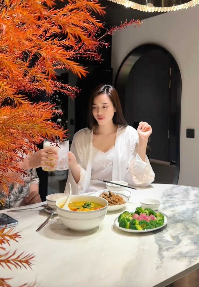 Quyết định quan trọng của Đỗ Hà sau 2 tháng kết hôn với thiếu gia tập đoàn Sơn Hải 3 Quyết định quan trọng của Đỗ Hà sau 2 tháng kết hôn với thiếu gia tập đoàn Sơn Hải