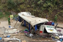 Thông tin mới vụ lật xe khách chở đoàn thiện nguyện, 18 người thương vong