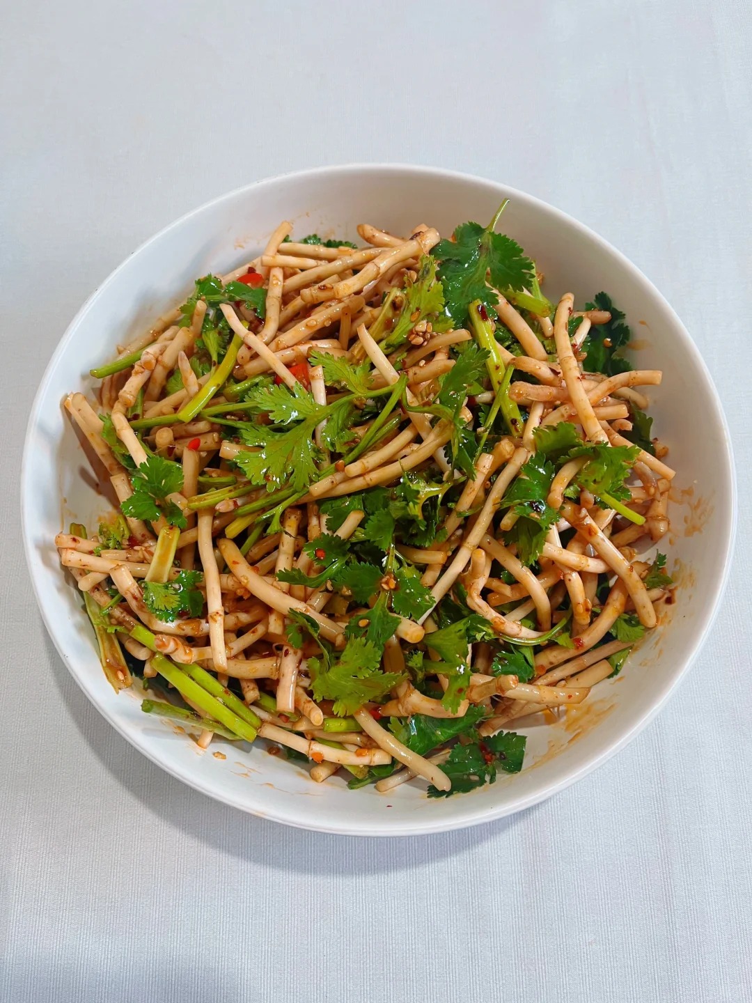 Bao năm ăn loại rau này toàn bỏ rễ, ai ngờ đấy lại là 