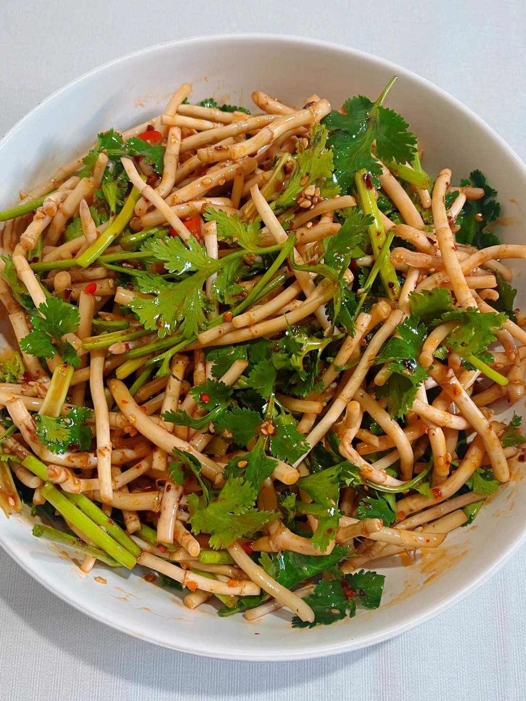 Bao năm ăn loại rau này toàn bỏ rễ, ai ngờ đấy lại là 