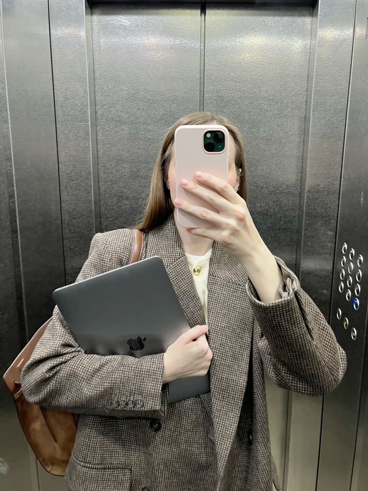 Cách 2025 đối xử với dân văn phòng- Ảnh 5.