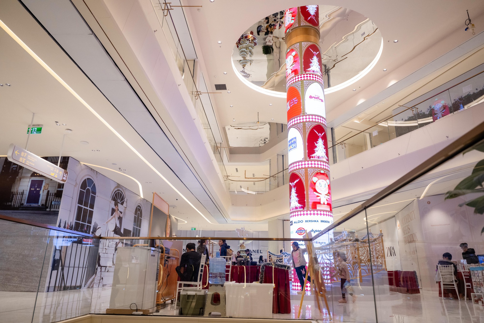 Ngày đầu tiên hoạt động, TTTM Hanoi Centre dù chưa mở hết gian hàng vẫn được đặt nhiều kỳ vọng- Ảnh 8.