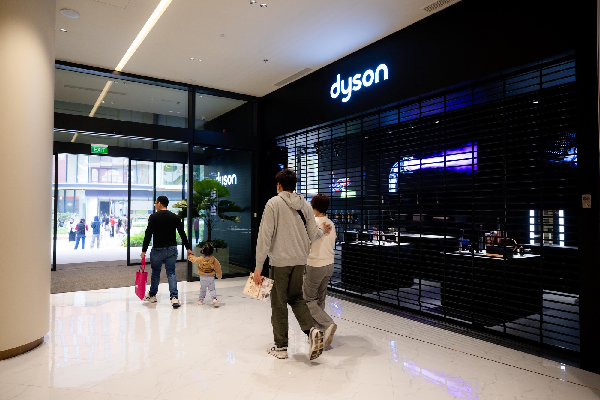 Ngày đầu tiên hoạt động, TTTM Hanoi Centre dù chưa mở hết gian hàng vẫn được đặt nhiều kỳ vọng- Ảnh 23.