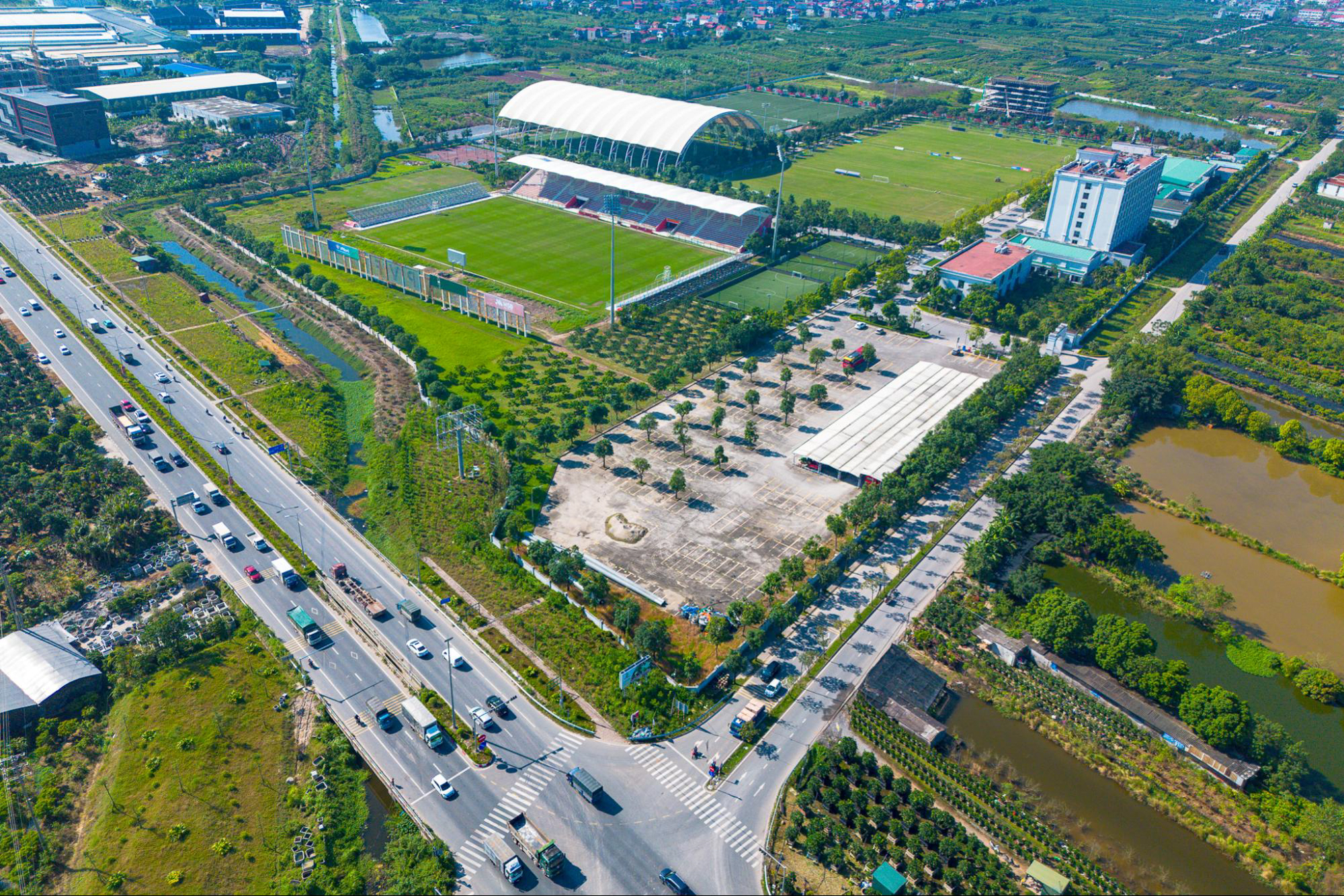 Cuộc đua siêu sân vận động: Vingroup xây sân có mái che lớn nhất thế giới, Sun Group làm sân 50.000 chỗ ngay cạnh trung tâm TPHCM- Ảnh 12.