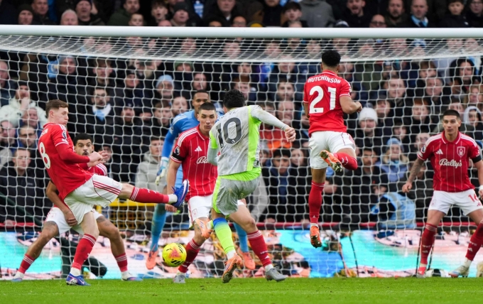 Cherki với cú sút xa đem về ba điểm cho Man City. Ảnh: PA