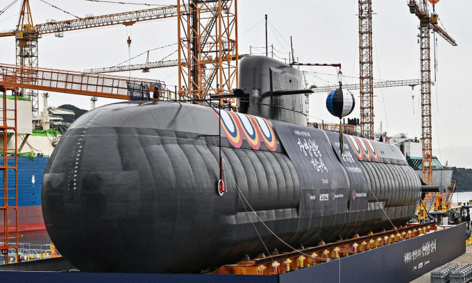 Tàu ngầm Jang Yeong-sil Hàn Quốc tại lễ hạ thủy hồi tháng 10. Ảnh: ROKN