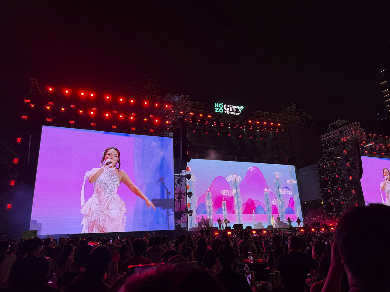 Phương Mỹ Chi 'quẩy' hết mình trong Liên hoan Âm nhạc quốc tế TP.HCM- Ảnh 3.